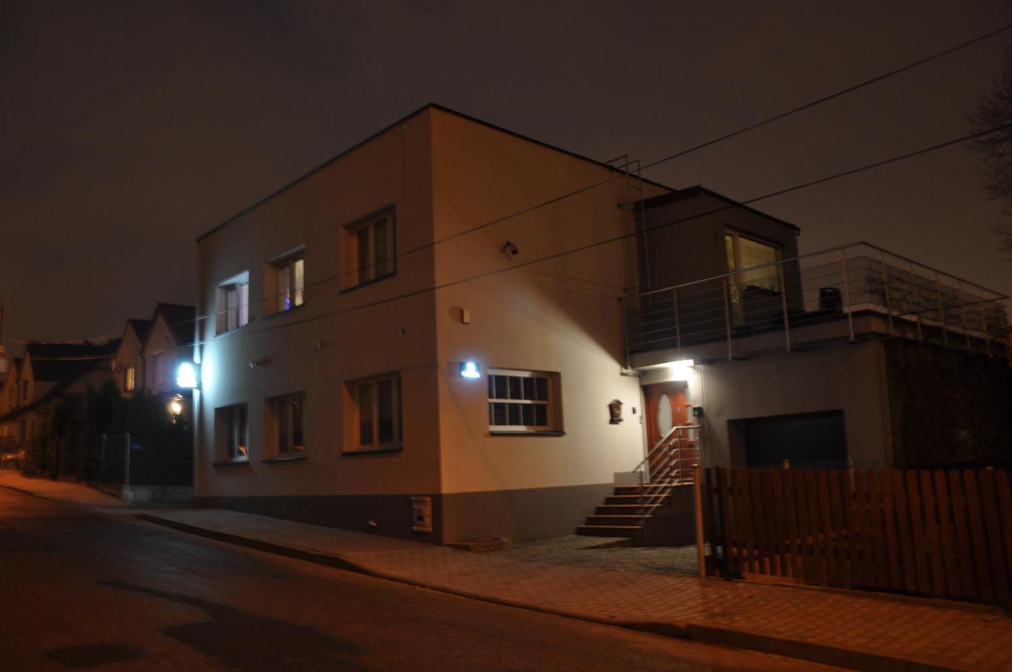 Bialy Dom - 2 Bedrooms Katowice Buitenkant foto